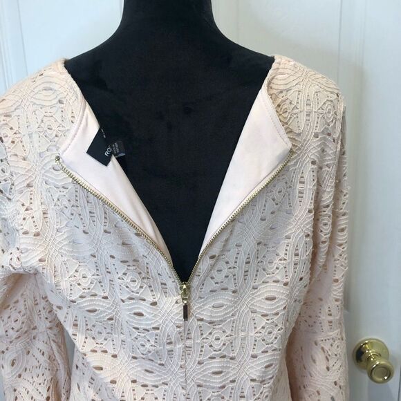 Ronni Nicole pink lace eyelet bell sleeve dress size medium - Picture 10 of 14